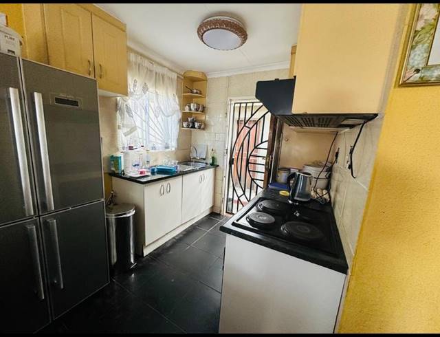 5 BEDROOM HOUSE FOR SALE IN ORMONDE VIEW